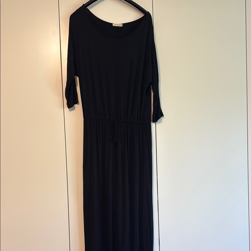 Black Scoop Neck 3/4 Sleeve Maxi Dress